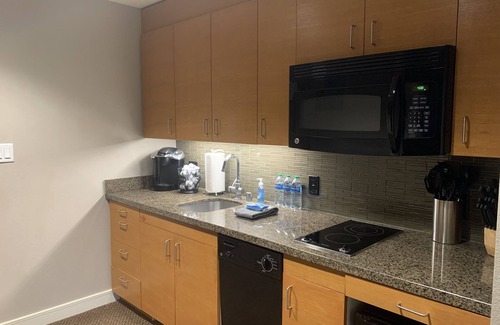 Mammoth Lakes Hotel | Luxury Condo at Village Monache - With Canyon Lodge Ski Locker