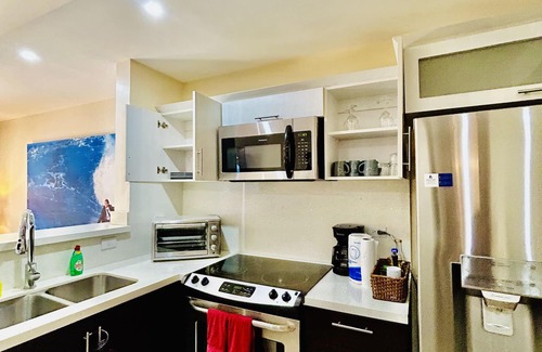 Barrio Los Villalobos Condo | Luxury Condo Beachfront Playa Jacó, 3 Beds, 2 Bath, AC, Infinity Pools & Balcony