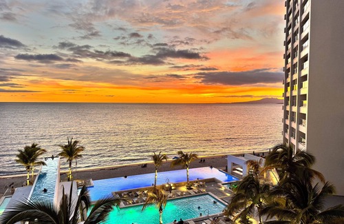 Las Glorias Apartment | Luxury Condo Harbor 171 Oceanfront in PV Hotel Zone