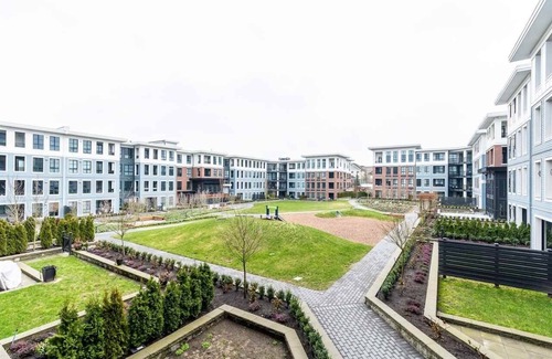 Surrey Condo | Luxury condo living, top floor furnished 1 bd 1 bath with outdoor pool