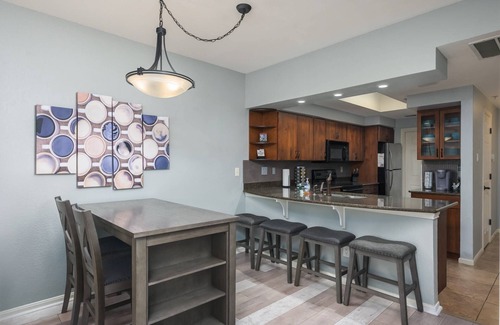 Highland Lake Estates Condo | Luxury Condo on Lake Travis with Scenic Views, 3 Pools, Hot Tub, Gym, Tennis, Sauna, Pickleball