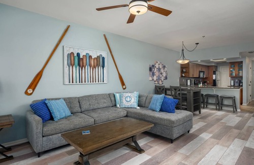 Highland Lake Estates Condo | Luxury Condo on Lake Travis with Scenic Views, 3 Pools, Hot Tub, Gym, Tennis, Sauna, Pickleball