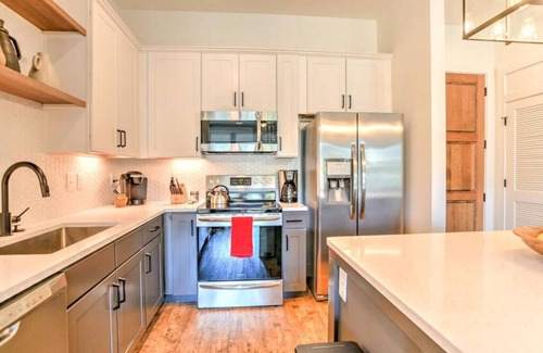 Kenilworth Condo | Luxury condo Unit #207
