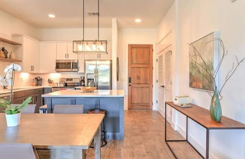 Kenilworth Condo | Luxury condo Unit #207