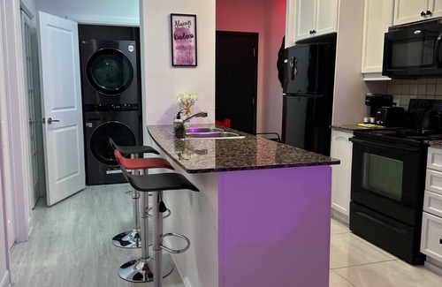Downtown Mississauga Condo | Luxury Condo Vacation Rental Missisauga/Toronto Book today your stay