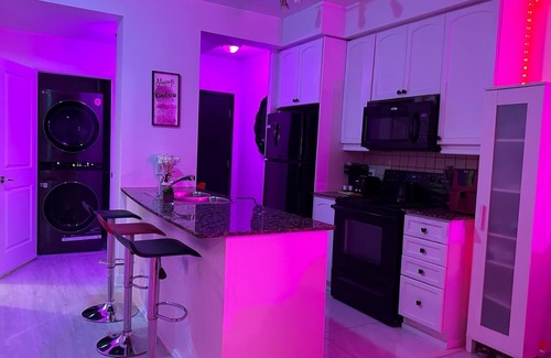 Downtown Mississauga Condo | Luxury Condo Vacation Rental Missisauga/Toronto Book today your stay