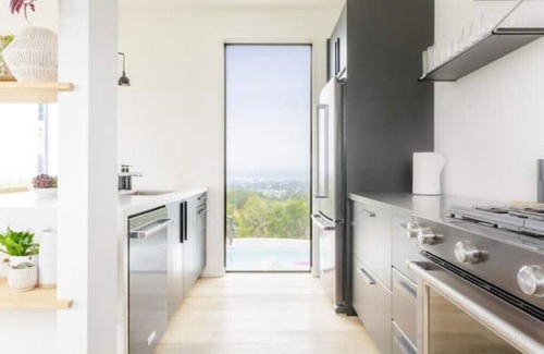 Larkfield-Wikiup House | Luxury Container Home w 360 Views + Infinity Pooln