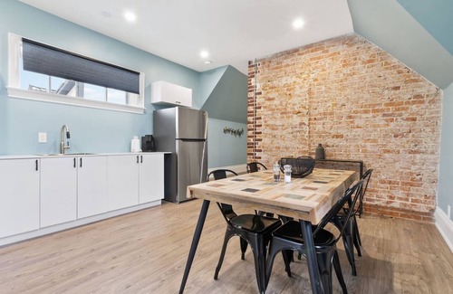 Collingwood Condo | Luxury Contemporary Condo in Downtown Collingwood (97044)