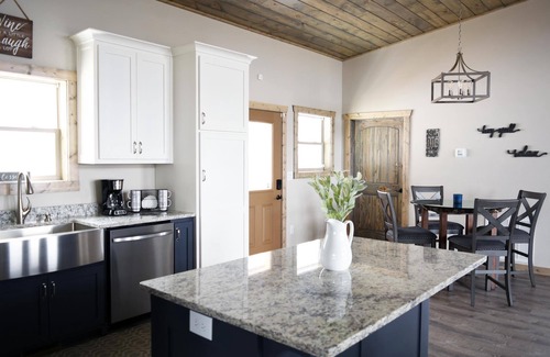 Murphy Cabin | Luxury Contemporary Chalet with spectacular views, amenities & nearby activities