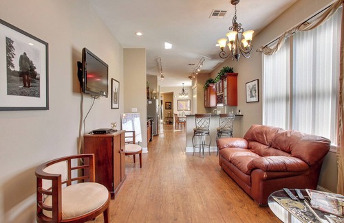 Irish Channel Bed & Breakfast | Luxury Contemporary 4Bdrm Home Heart Of Uptown Blocks From Magazine Shopping