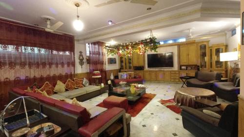 Islamabad Villa | Luxury Corner Cottage Guest House on Main Road G11