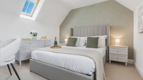 Lechlade House | Luxury Cotswolds 2-bedroom cottage with garden
