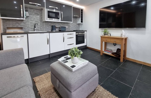Llanfair Talhaiarn House | Luxury Cottage with Hot tub in a lovely village setting