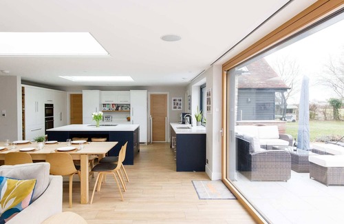 Chichester House | Luxury Cottage Conversion ~ Close to Beaches