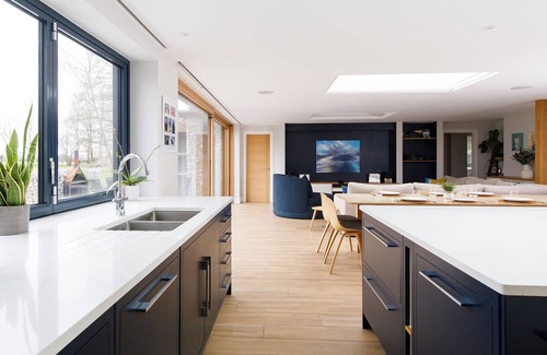 Chichester House | Luxury Cottage Conversion ~ Close to Beaches