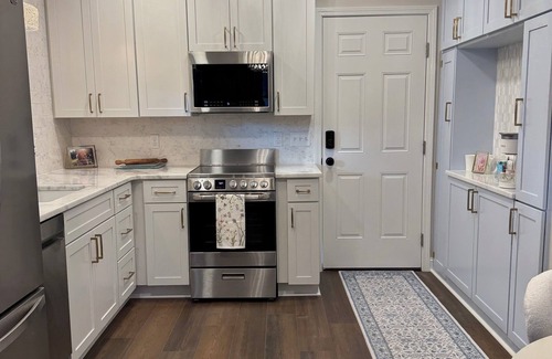 Collegedale Cottage | Luxury Cottage full of amenities in Collegedale perfect for a getaway!