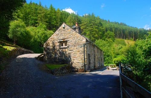 Trefriw Cottage | Luxury Cottage nestled in the hills of Snowdonia. Lakefront views and full Sky TV