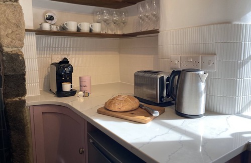 Calver Cottage | Luxury Cottage w/hot tub in the Peak District