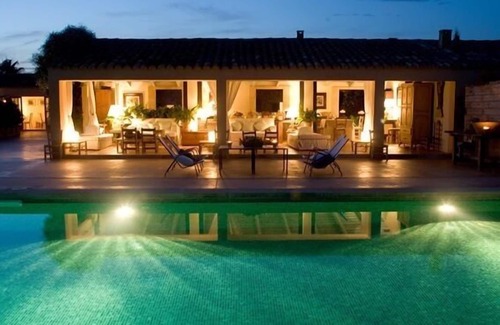 Campos House | Luxury Country Estate Ideal for Large Groups, Domestic svs Included