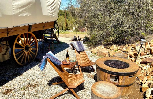 Thousand Oaks House | Luxury Covered Wagon in Santa Monica Mountains close to Malibu w/King Bed