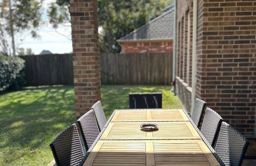 Tarrant County House | Luxury & Cozy Stay: w/Complimentary Massage, Gym, Media, & Game Room