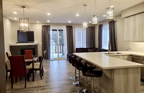 Bracebridge House | Luxury Custom Built Townhome Muskoka