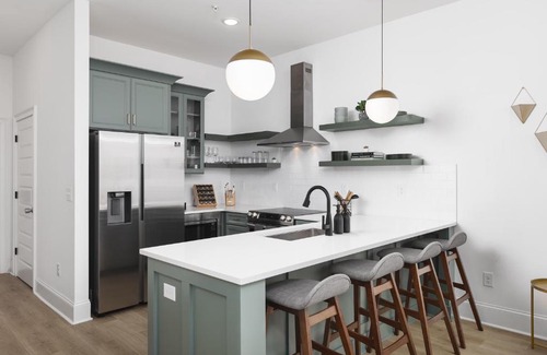 Cleveland Park Apartment | Luxury Design, Close to Broadway - 4 Beds, 2 Bedrm