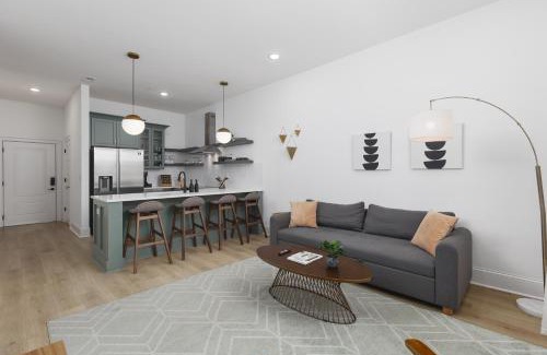 Cleveland Park Apartment | Luxury Design, Close to Broadway - 4 Beds, 2 Bedrm
