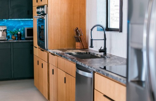 Lakeway House | Luxury Designer Home Close to Marina