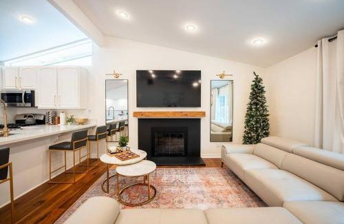 Southwest Anaheim Apartment | Luxury Disneyland Home: Family & Exec Friendly