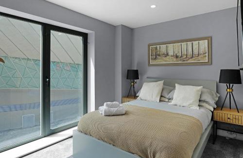 The Docks Apartment | Luxury Dockside Apartment
