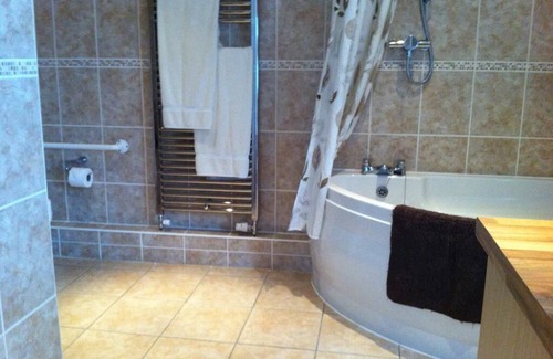 Chard House | Luxury Double or Twin Ensuite at The Golden Fleece