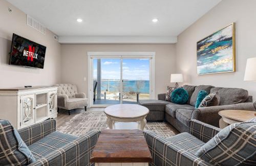 Traverse City Apartment | Luxury Downtown 3BDR Lake View Penthouse Condo on West Bay 301W