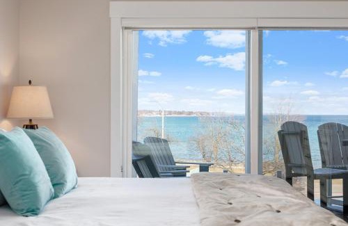 Traverse City Apartment | Luxury Downtown 3BDR Lake View Penthouse Condo on West Bay 301W