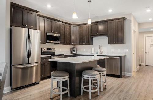 Traverse City Apartment | Luxury Downtown 3BDR Lake View Penthouse Condo on West Bay 301W