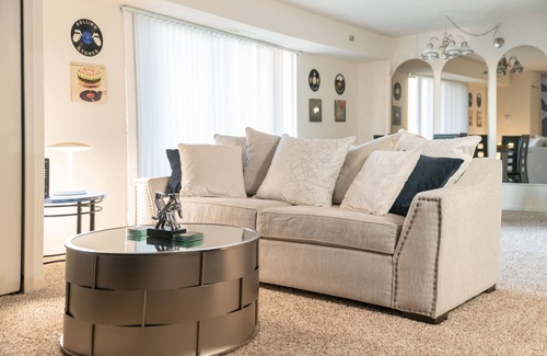 Southfield Apartment | LUXURY DOWNTOWN APARTMENT