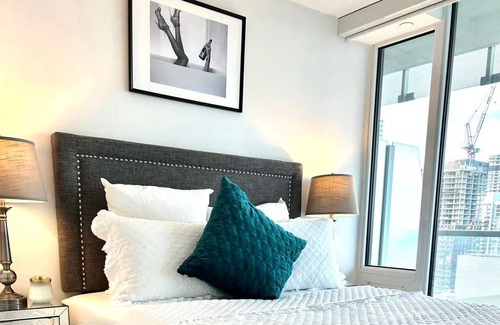 Bay Street Corridor Condo | Luxury Downtown Condo