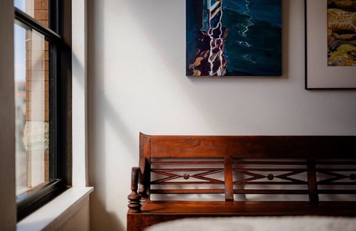Neenah Apartment | Luxury Downtown Flat