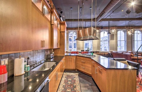 Wholesale District Condo | Luxury Downtown Loft - Walkable to everything!