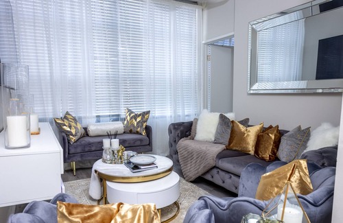 Mission Hills Apartment | Luxury Downtown Loft