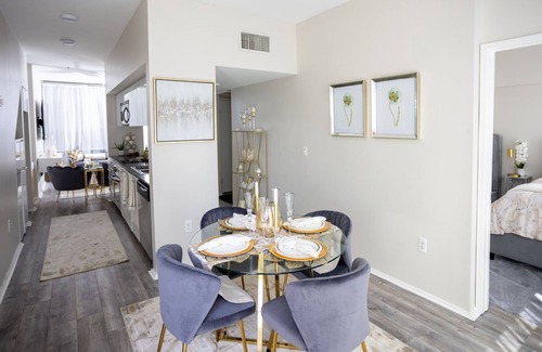 Mission Hills Apartment | Luxury Downtown Loft