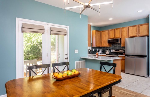 Downtown Cottage | Luxury Downtown Raleigh Guest Cottage in Historic District NEW