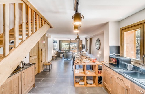 Les Boisses Apartment | Luxury Duplex 4* Ski-In/Ski-Out with Pool, Spa, Parking, Balcony & Hotel Services