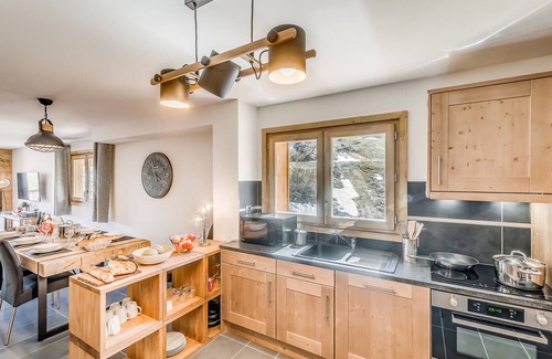Les Boisses Apartment | Luxury Duplex 4* Ski-In/Ski-Out with Pool, Spa, Parking, Balcony & Hotel Services