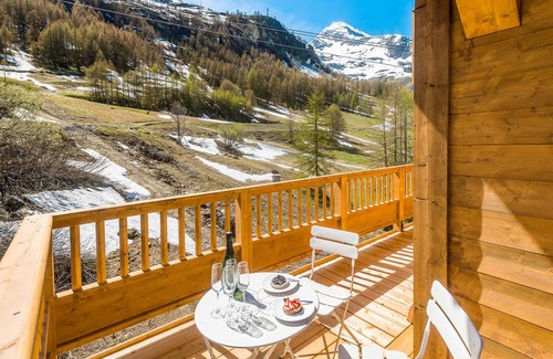 Les Boisses Apartment | Luxury Duplex 4* Ski-In/Ski-Out with Pool, Spa, Parking, Balcony & Hotel Services