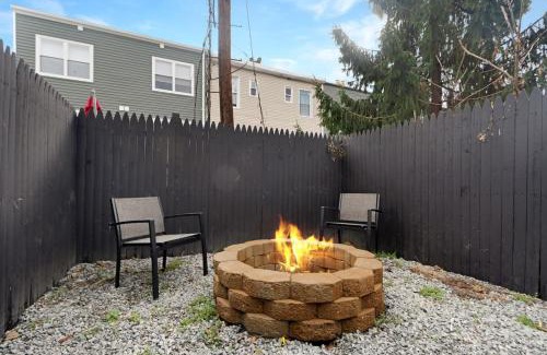 The Heights Apartment | Luxury Duplex in Hoboken 15Min to NYC, Fire Pit