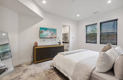 Castaic House | Luxury, Elegance, Views: LA Gem