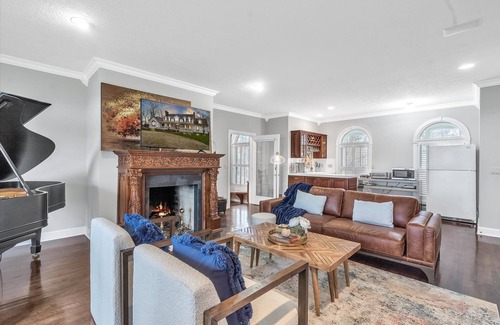 Shaftsburg House | Luxury Escape at the Estate at Williamston near MSU