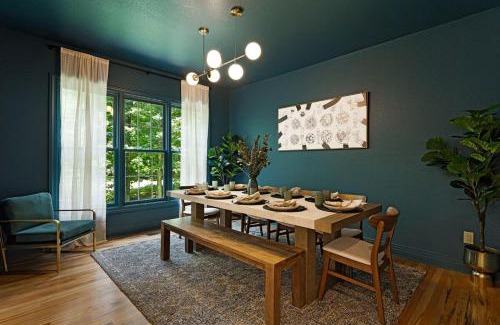 Fairview House | Luxury Escape! Golf Sim, Sauna, Hot Tub & Game Room Bliss