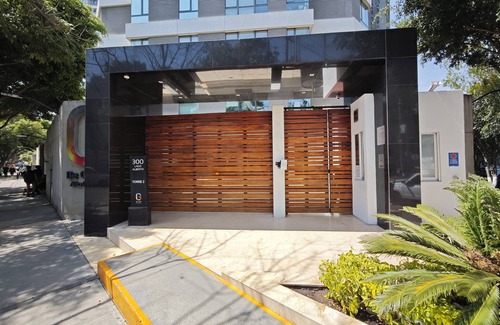 Granada Apartment | Luxury Escape Indoor Pool, Gym, High Speed WiFi